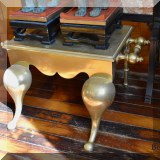D04. Brass footman.